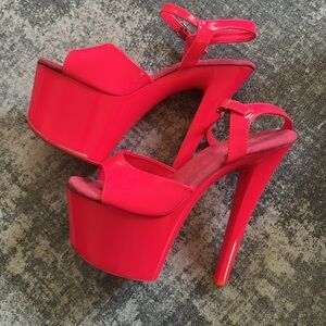 Adorable Barbie Pink UV reactive Pleasers with 7” Heel and pink soles in sz 8